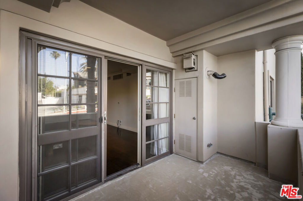 851 N San Vicente Boulevard 102 Property Photo 8
