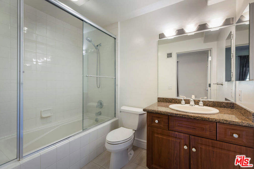 851 N San Vicente Boulevard 102 Property Photo 17