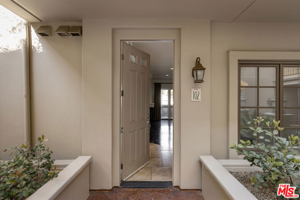 851 N San Vicente Boulevard 102 Property Photo 21