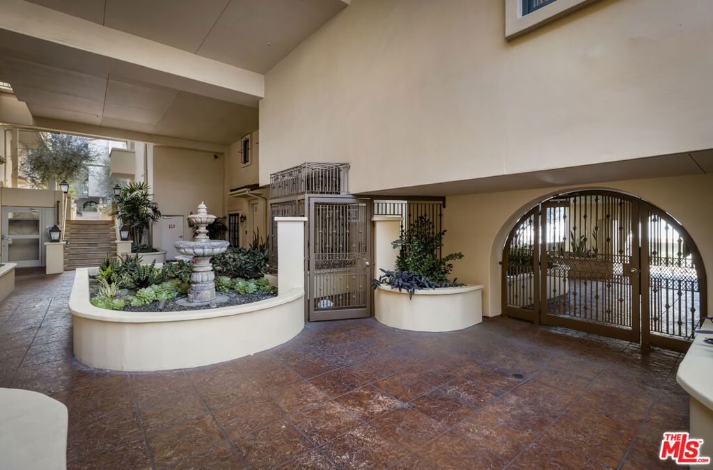 851 N San Vicente Boulevard 102 Property Photo 25
