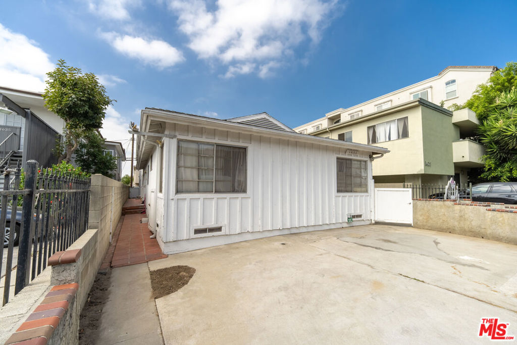 1631 Granville Avenue Property Photo 3