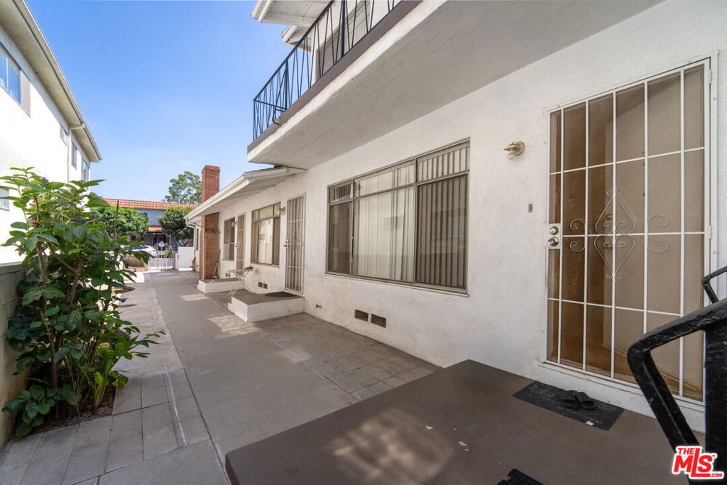 1631 Granville Avenue Property Photo 6