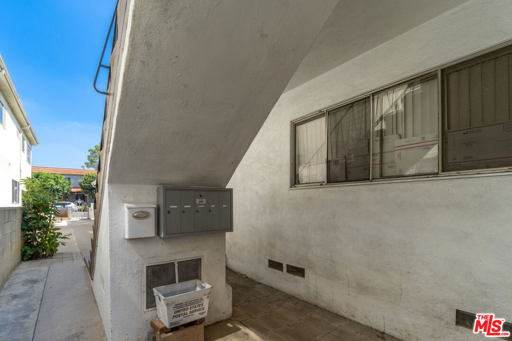 1631 Granville Avenue Property Photo 7