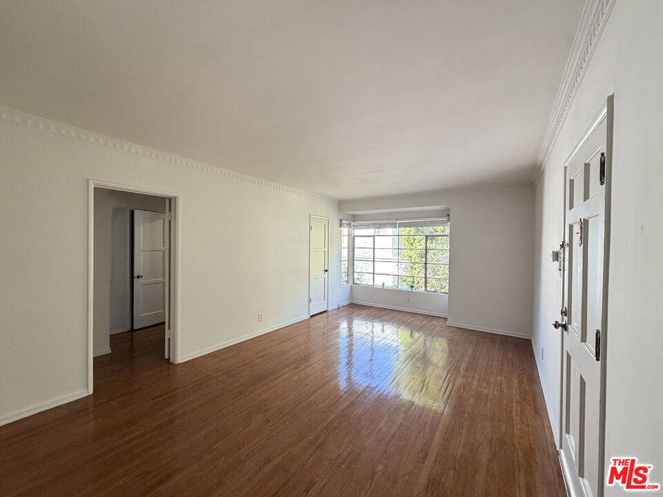 852 1/2 S Plymouth Boulevard Property Photo 5