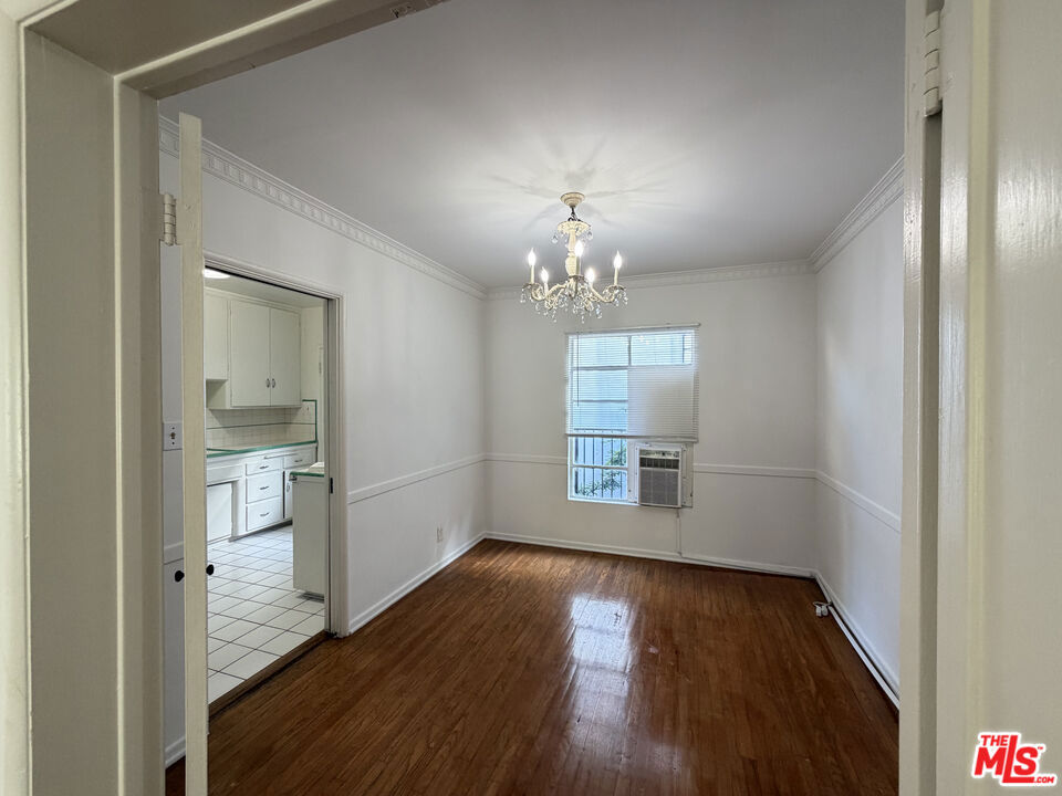 852 1/2 S Plymouth Boulevard Property Photo 6