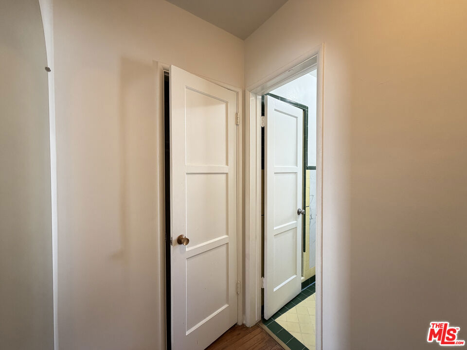 852 1/2 S Plymouth Boulevard Property Photo 7