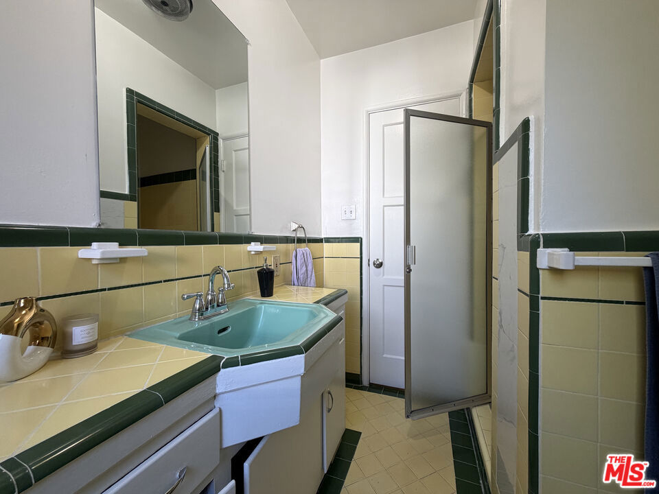852 1/2 S Plymouth Boulevard Property Photo 10