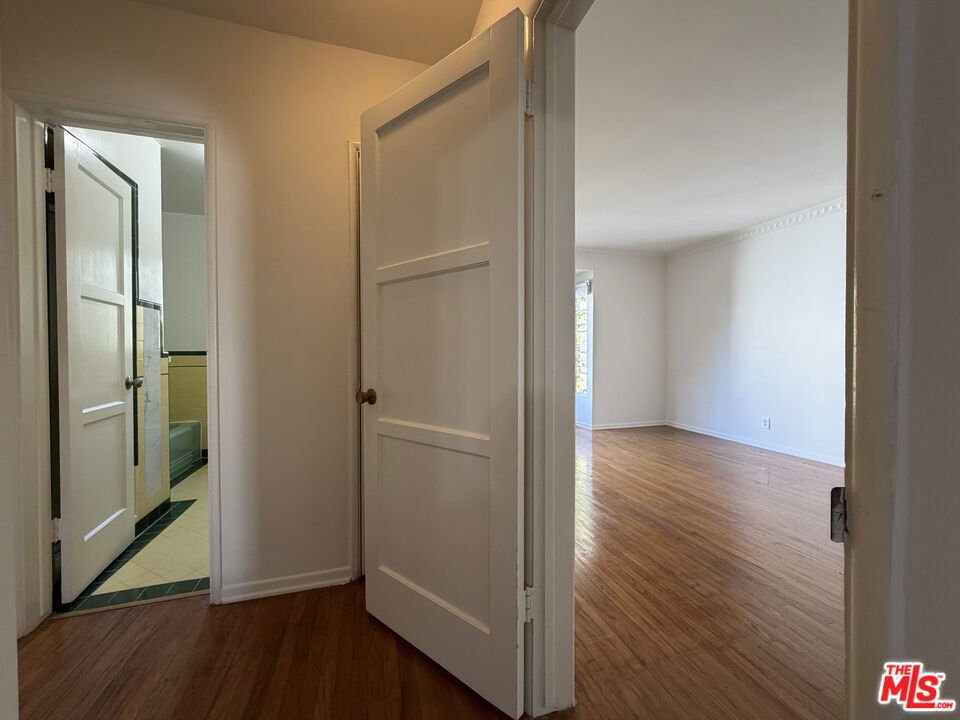 852 1/2 S Plymouth Boulevard Property Photo 13