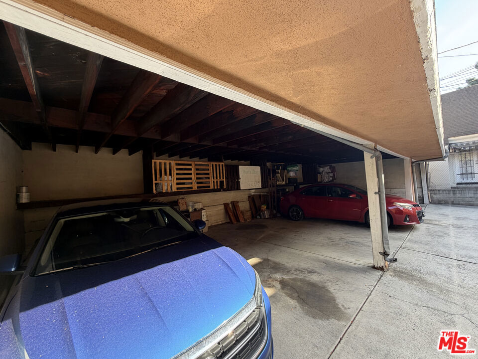 852 1/2 S Plymouth Boulevard Property Photo 15