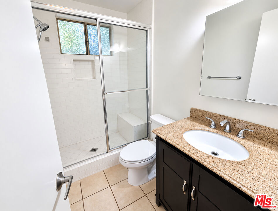 919 N N Alfred Street 105 Property Photo 5