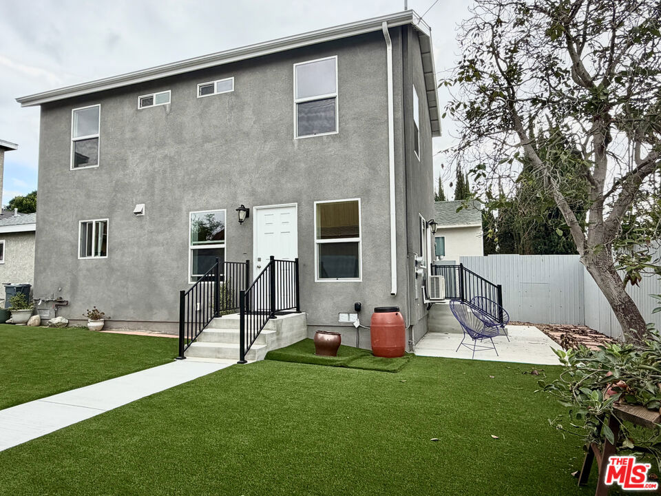 384 Hargrave Street 1/2 Property Photo 3