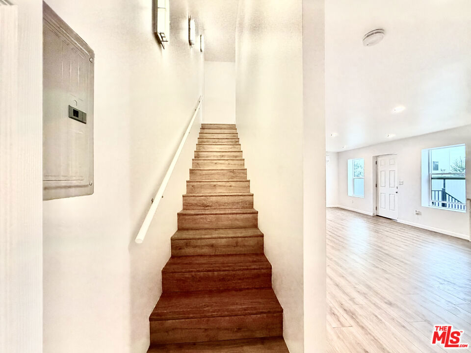 384 Hargrave Street 1/2 Property Photo 13