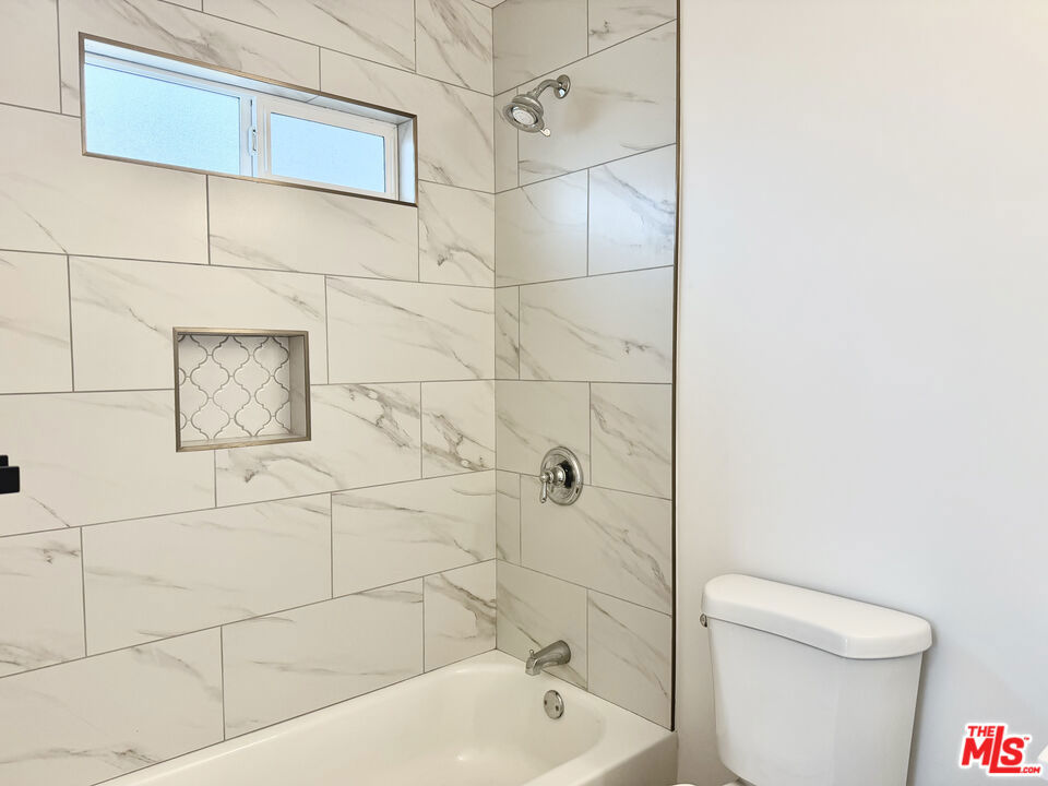 384 Hargrave Street 1/2 Property Photo 20