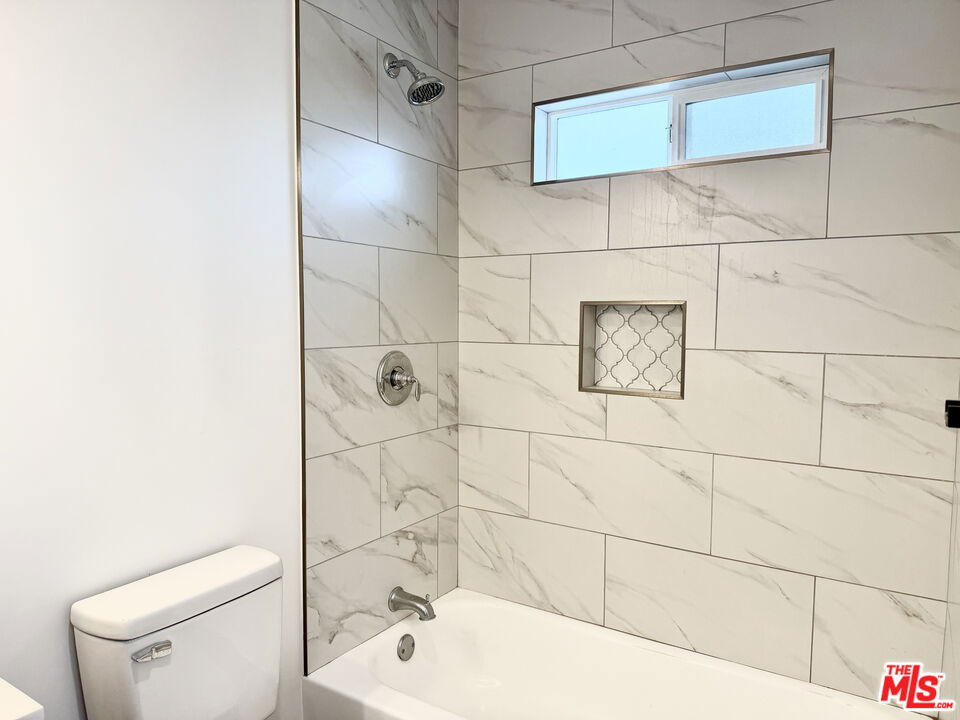 384 Hargrave Street 1/2 Property Photo 25