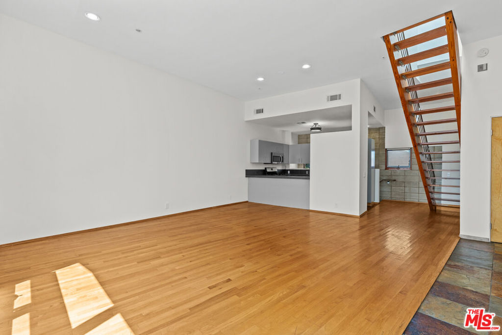 343 Rennie Avenue 7 Property Photo 2