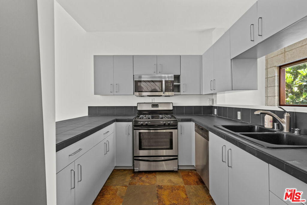 343 Rennie Avenue 7 Property Photo 4