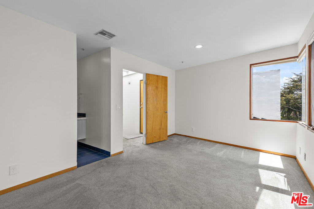 343 Rennie Avenue 7 Property Photo 8