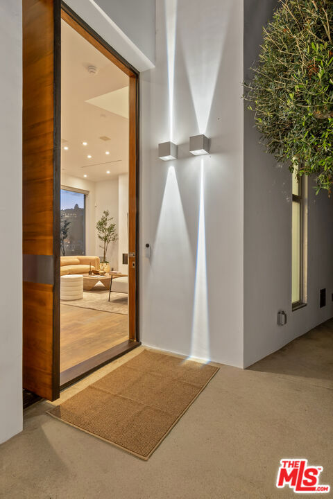 8760 Hollywood Boulevard Property Photo 36