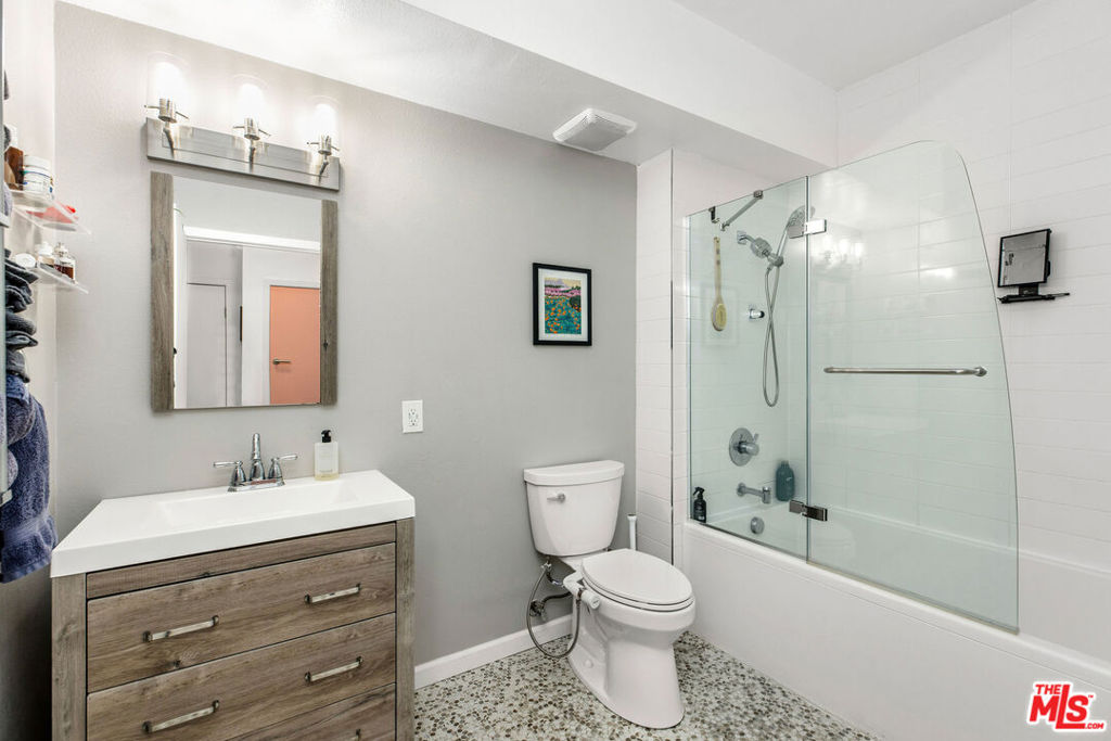4215 Glencoe Avenue 206 Property Photo 12