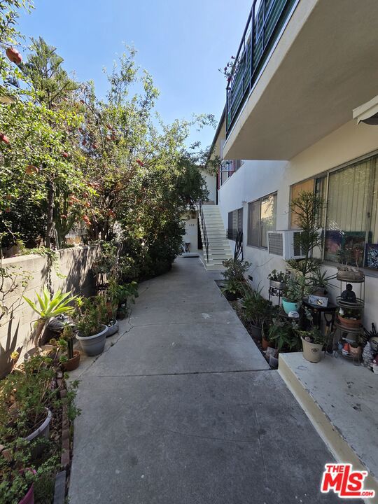 1532 N Harvard Boulevard 8 Property Photo 1