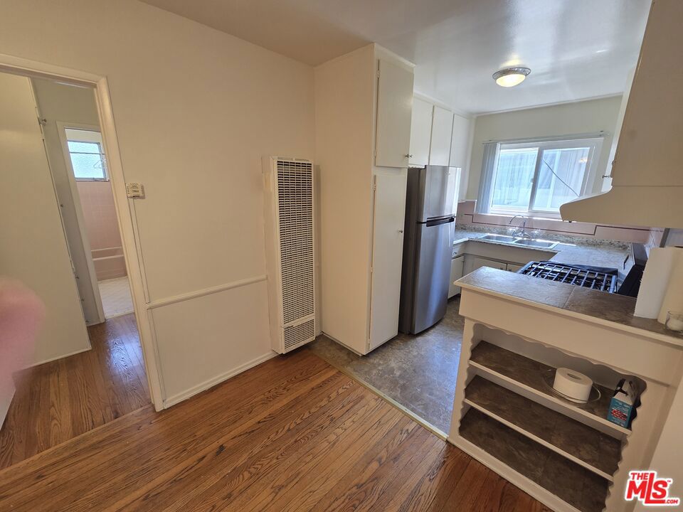 1532 N Harvard Boulevard 8 Property Photo 5