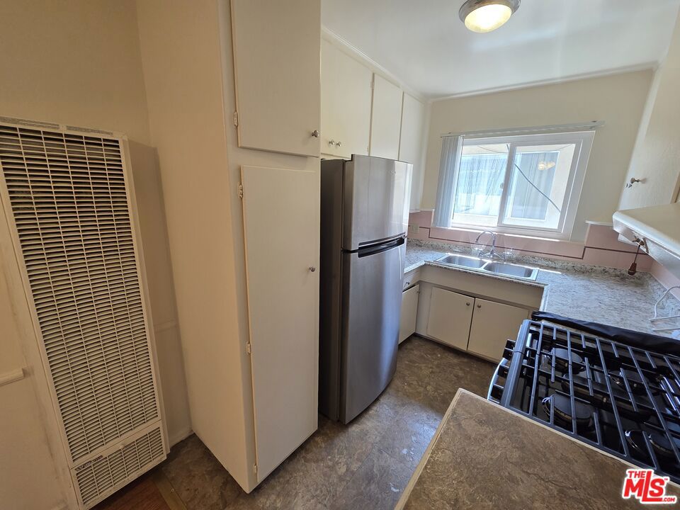 1532 N Harvard Boulevard 8 Property Photo 6