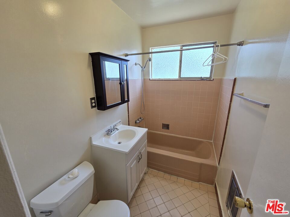 1532 N Harvard Boulevard 8 Property Photo 7