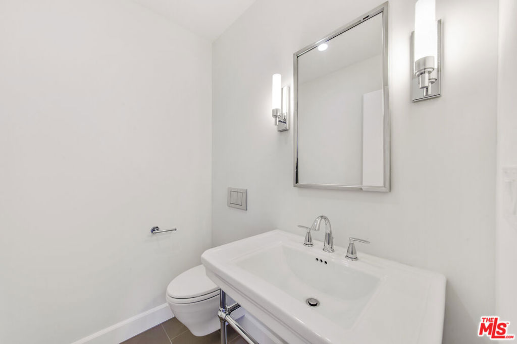 339 N Oakhurst Drive 401 Property Photo 21