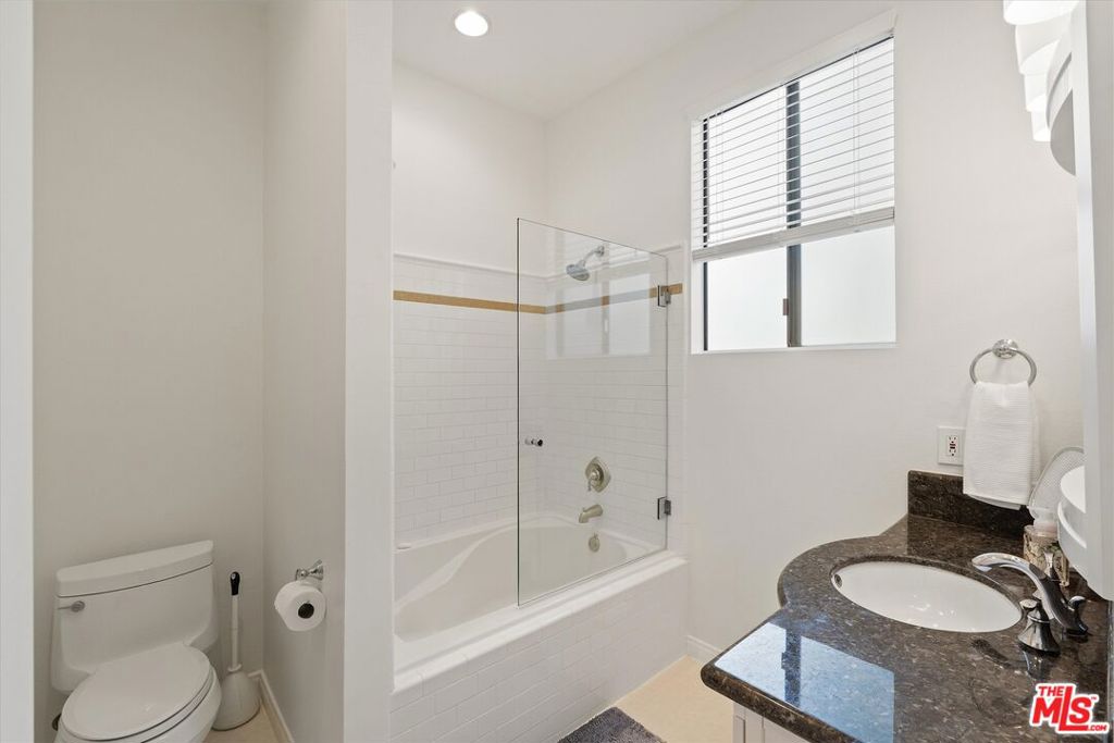 11947 Dorothy Street 203 Property Photo 14