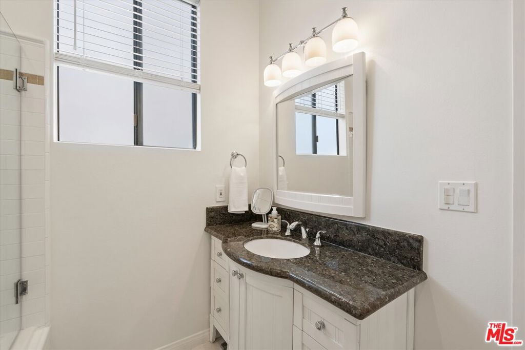 11947 Dorothy Street 203 Property Photo 15