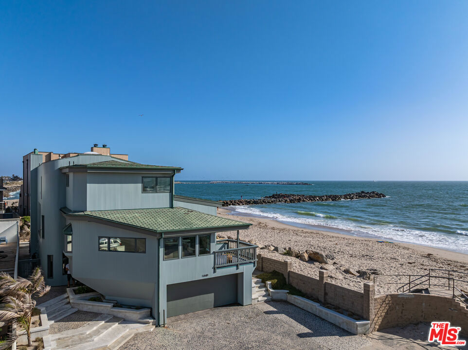 1448 Nathan Lane Property Photo 3