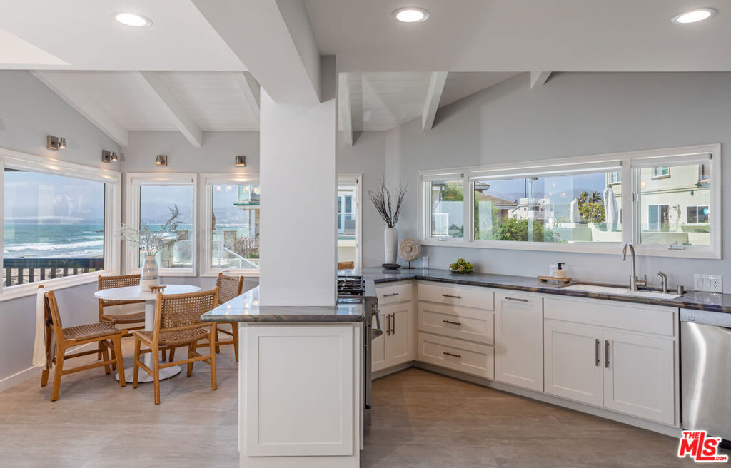1448 Nathan Lane Property Photo 8