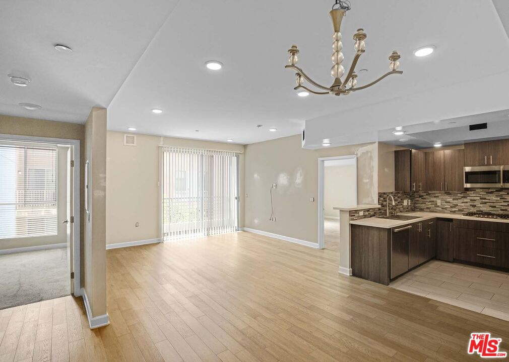 10850 Bloomfield Street Property Photo 9