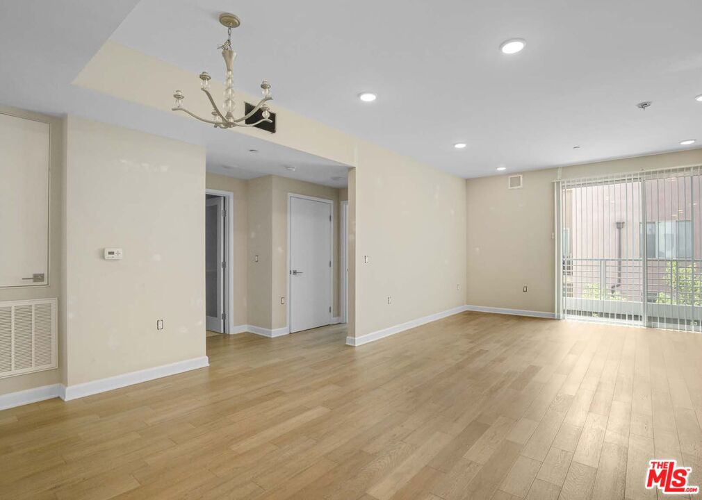 10850 Bloomfield Street Property Photo 10