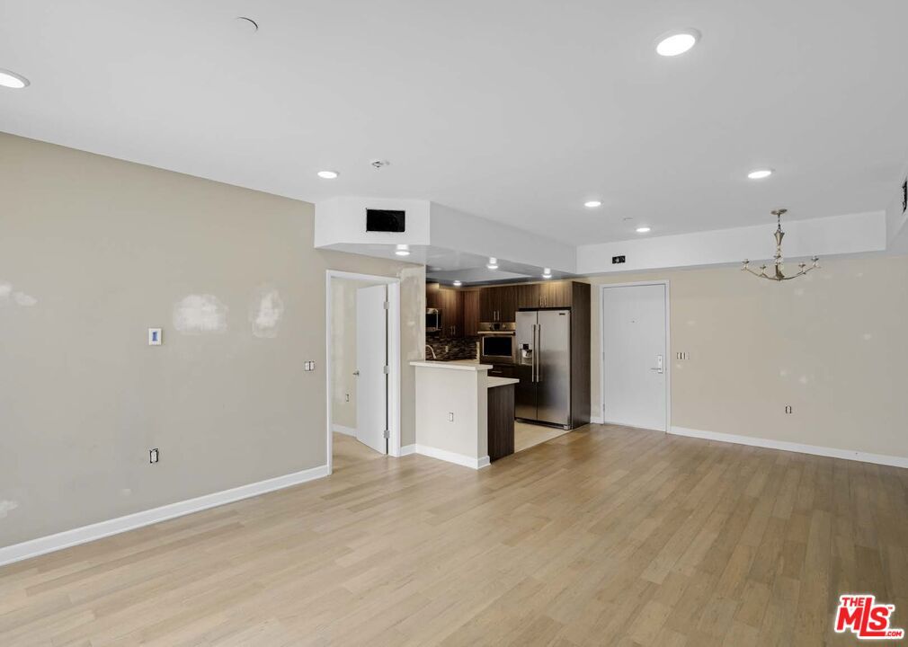 10850 Bloomfield Street Property Photo 11