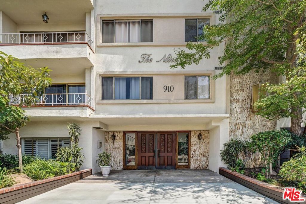 910 S Holt Avenue 305 Property Photo 1
