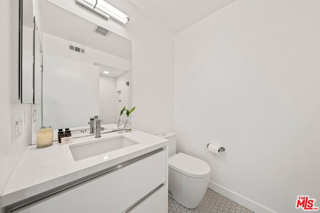 11724 Culver Boulevard 10 Property Photo 7