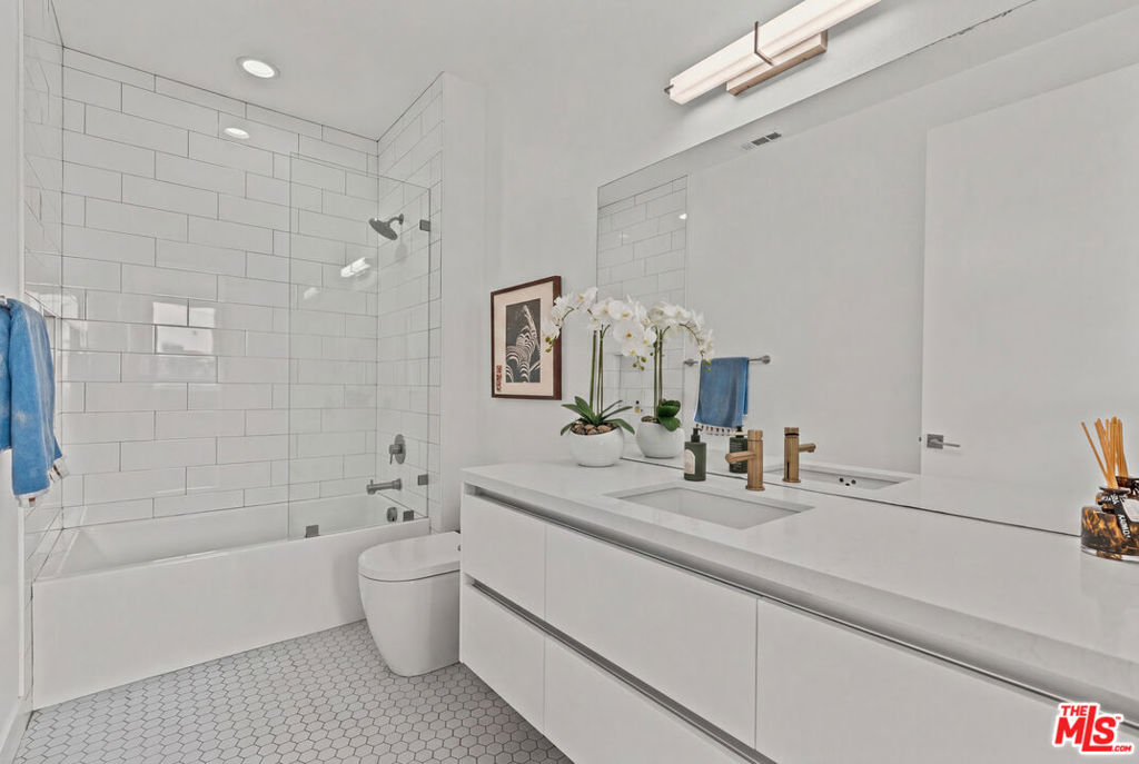 11724 Culver Boulevard 10 Property Photo 41