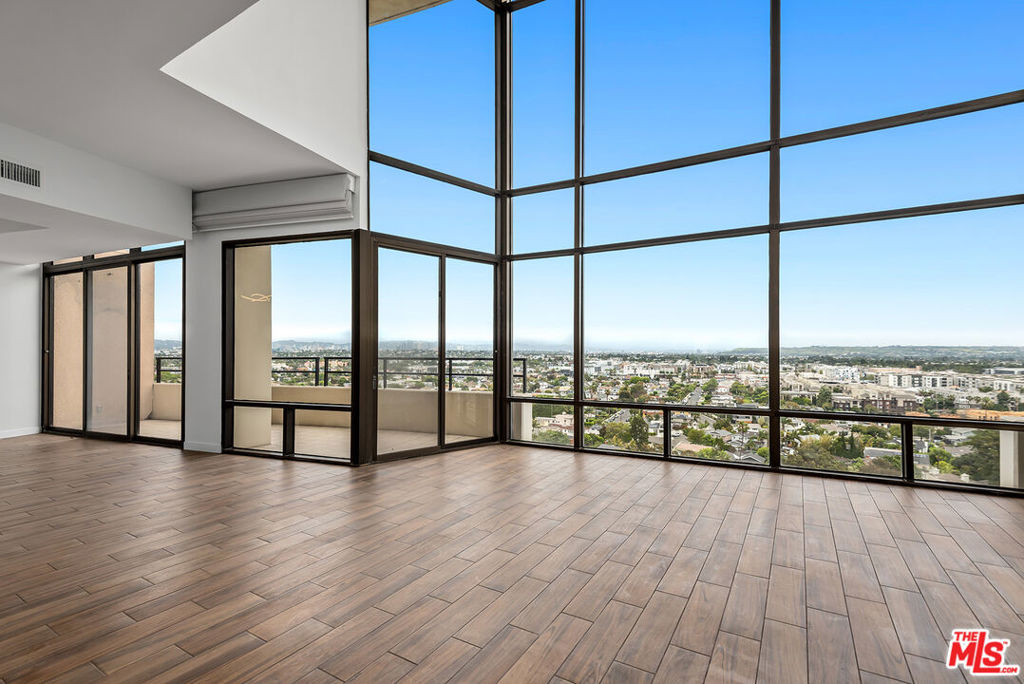 4337 Marina City Drive Ph42 Property Photo 1