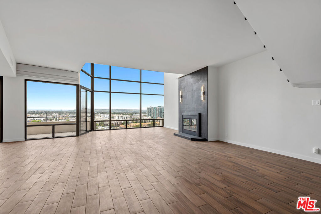 4337 Marina City Drive Ph42 Property Photo 3