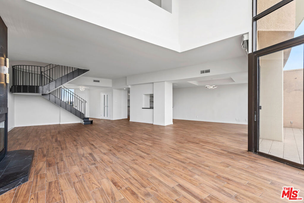 4337 Marina City Drive Ph42 Property Photo 8