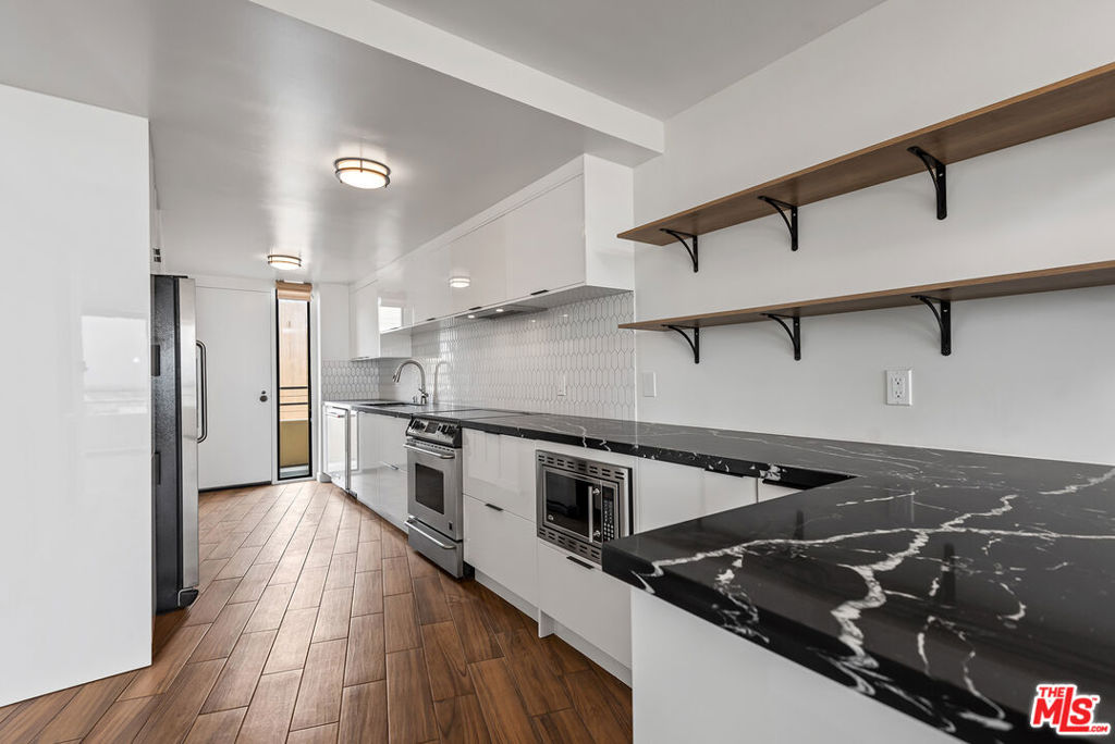 4337 Marina City Drive Ph42 Property Photo 14