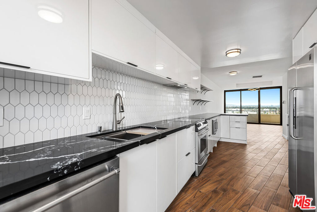 4337 Marina City Drive Ph42 Property Photo 17