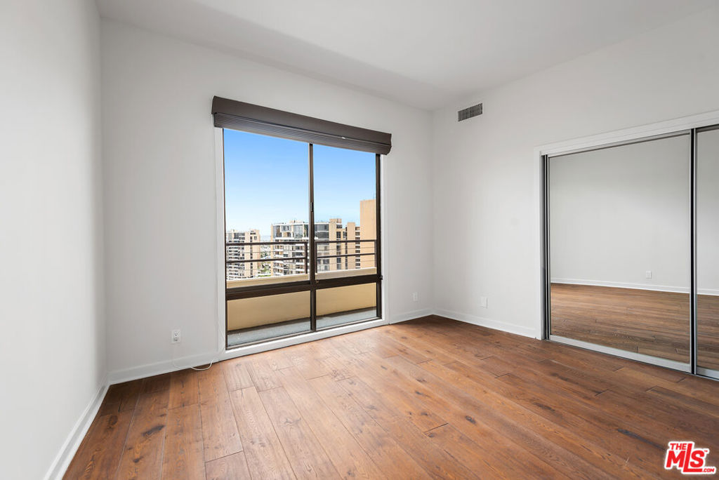 4337 Marina City Drive Ph42 Property Photo 23