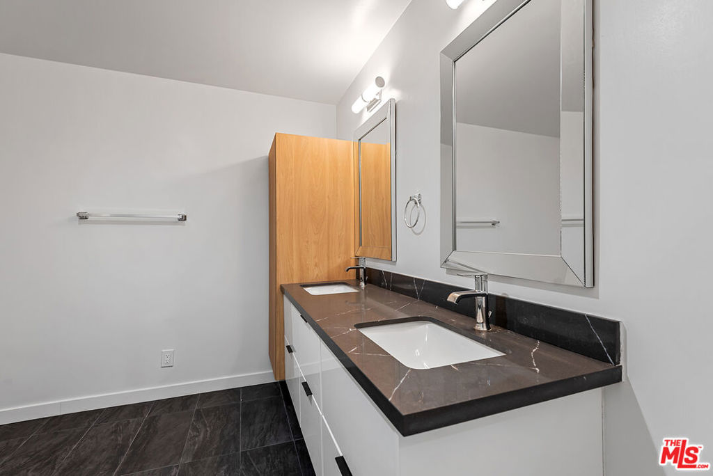 4337 Marina City Drive Ph42 Property Photo 24