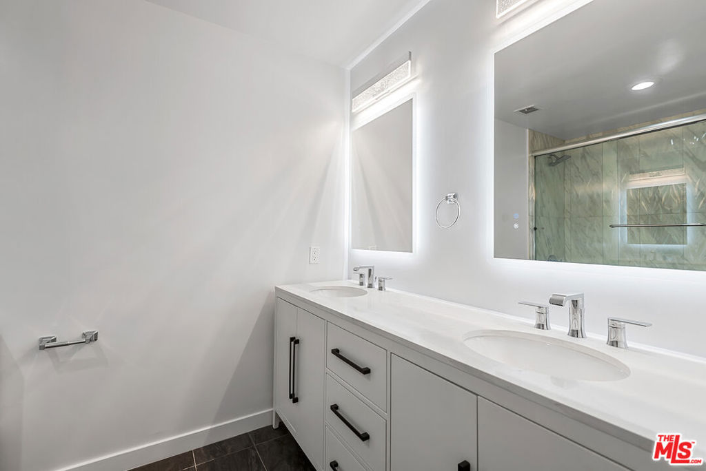 4337 Marina City Drive Ph42 Property Photo 29