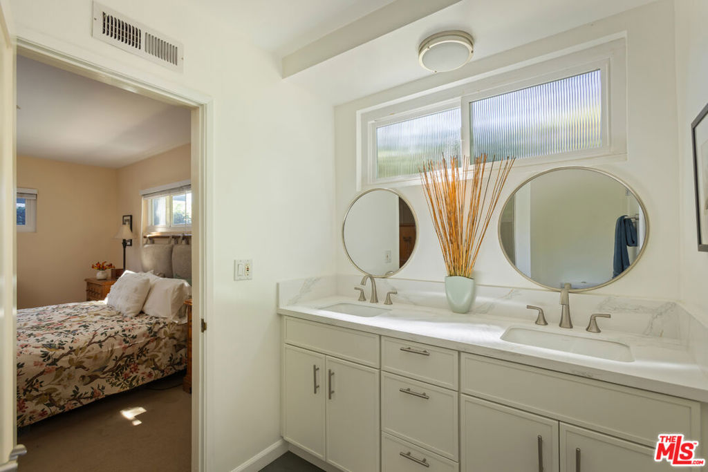 16750 Valerio Street Property Photo 20