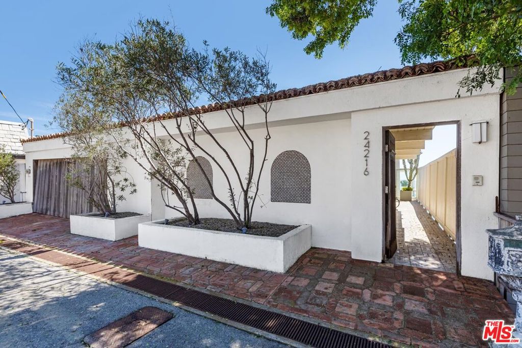 24216 Malibu Road Property Photo 2