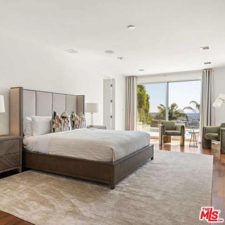8954 St Ives Drive Property Photo 13