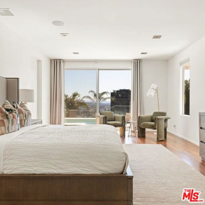 8954 St Ives Drive Property Photo 14